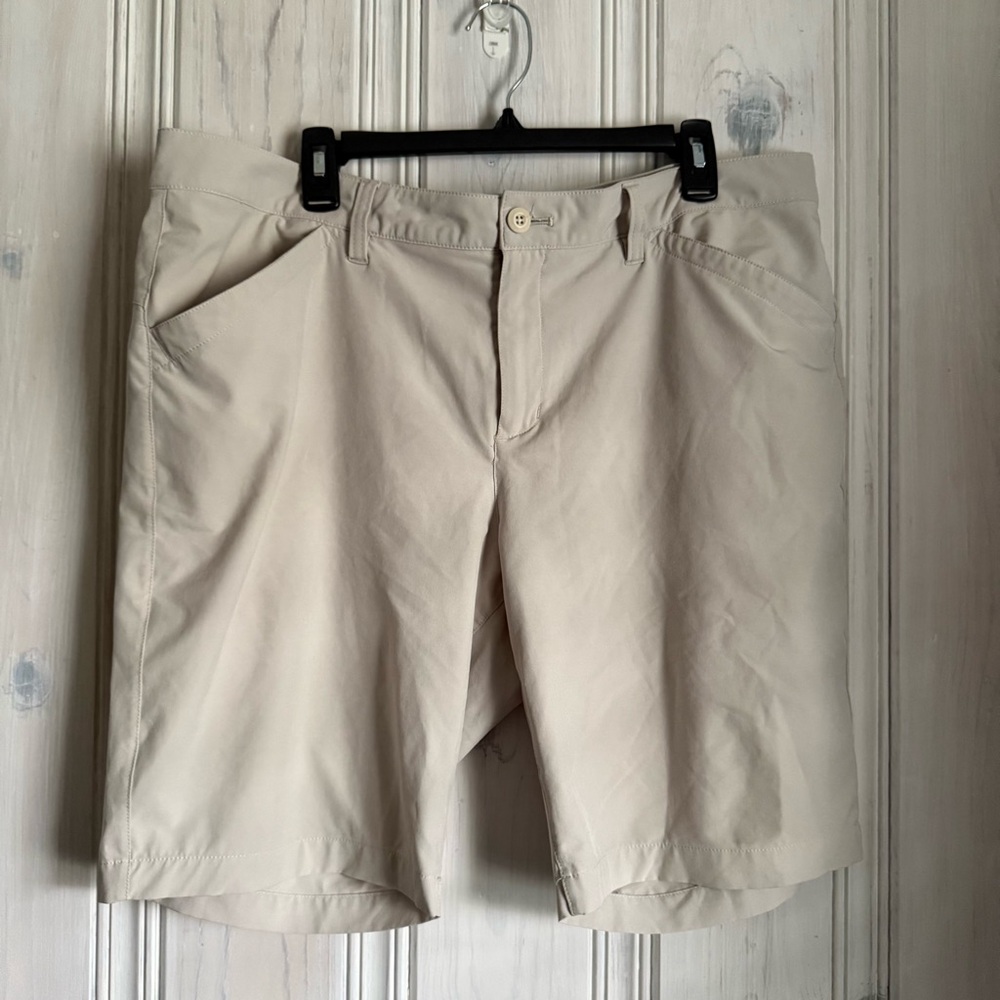 Eddie Bauer Women’s Bermuda Tan Shorts size 18